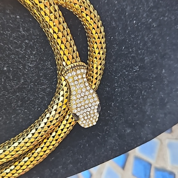 Sparkling Encrusted Snake Necklace Magnetic Rhinestone Snake Head Clasp Gold OS - Picture 4 of 4